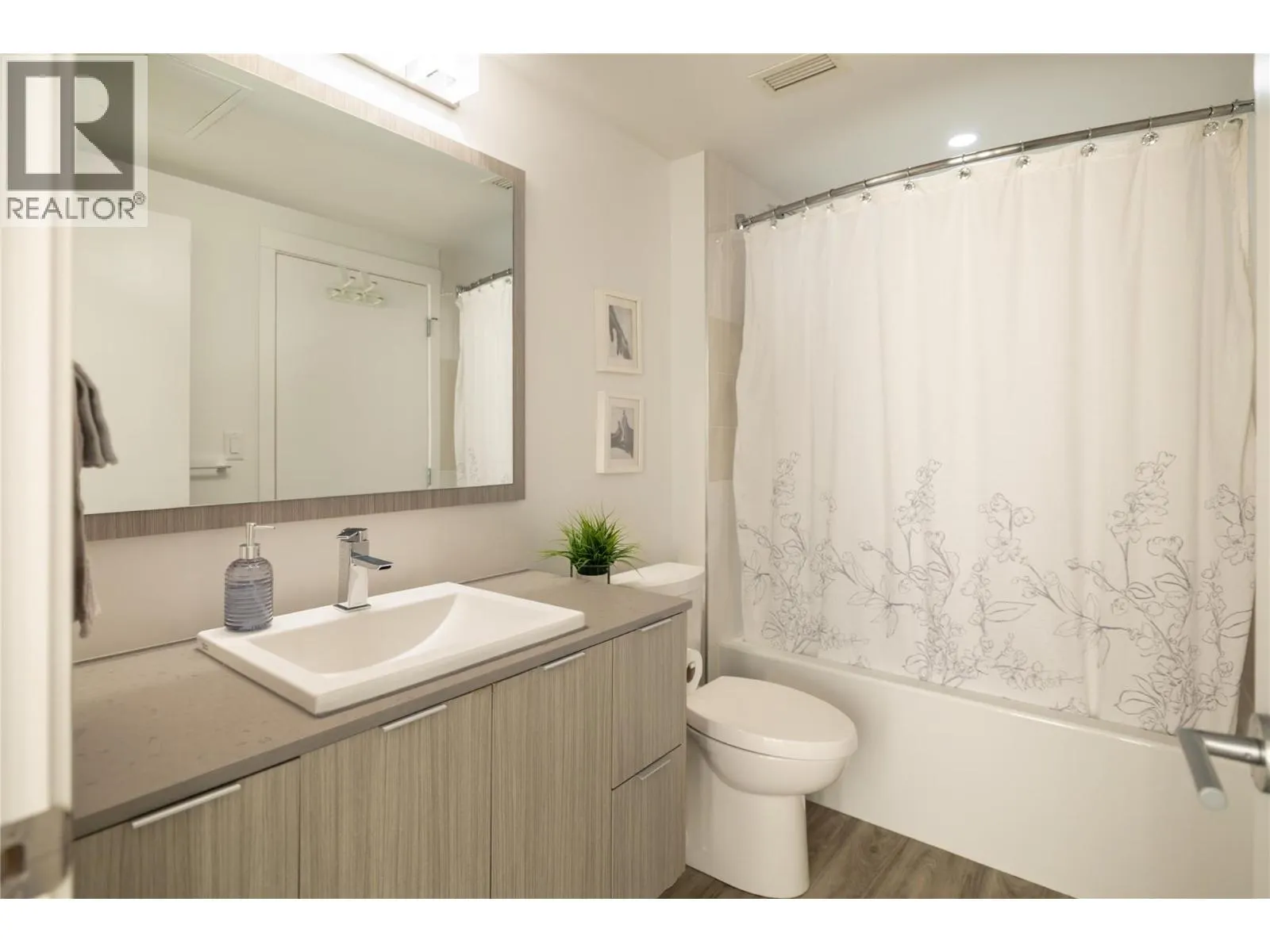 1775 Chapman Place Unit# 210