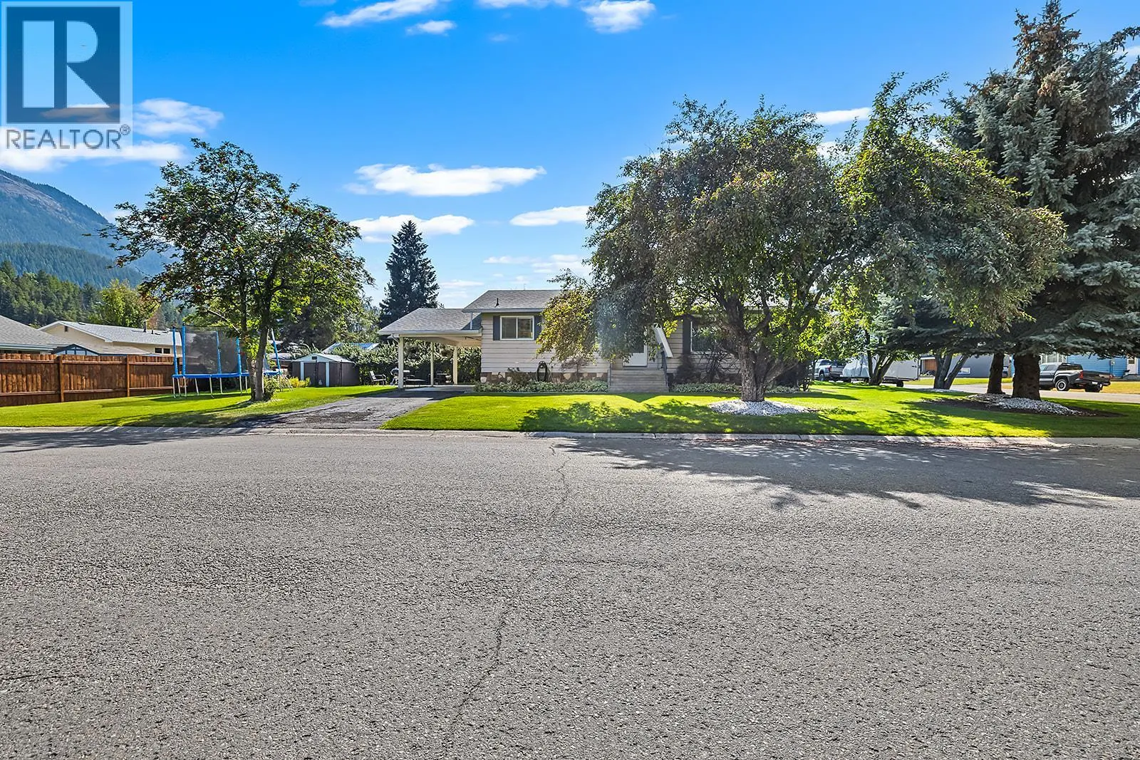 452 MOUNTAIN ASH Crescent