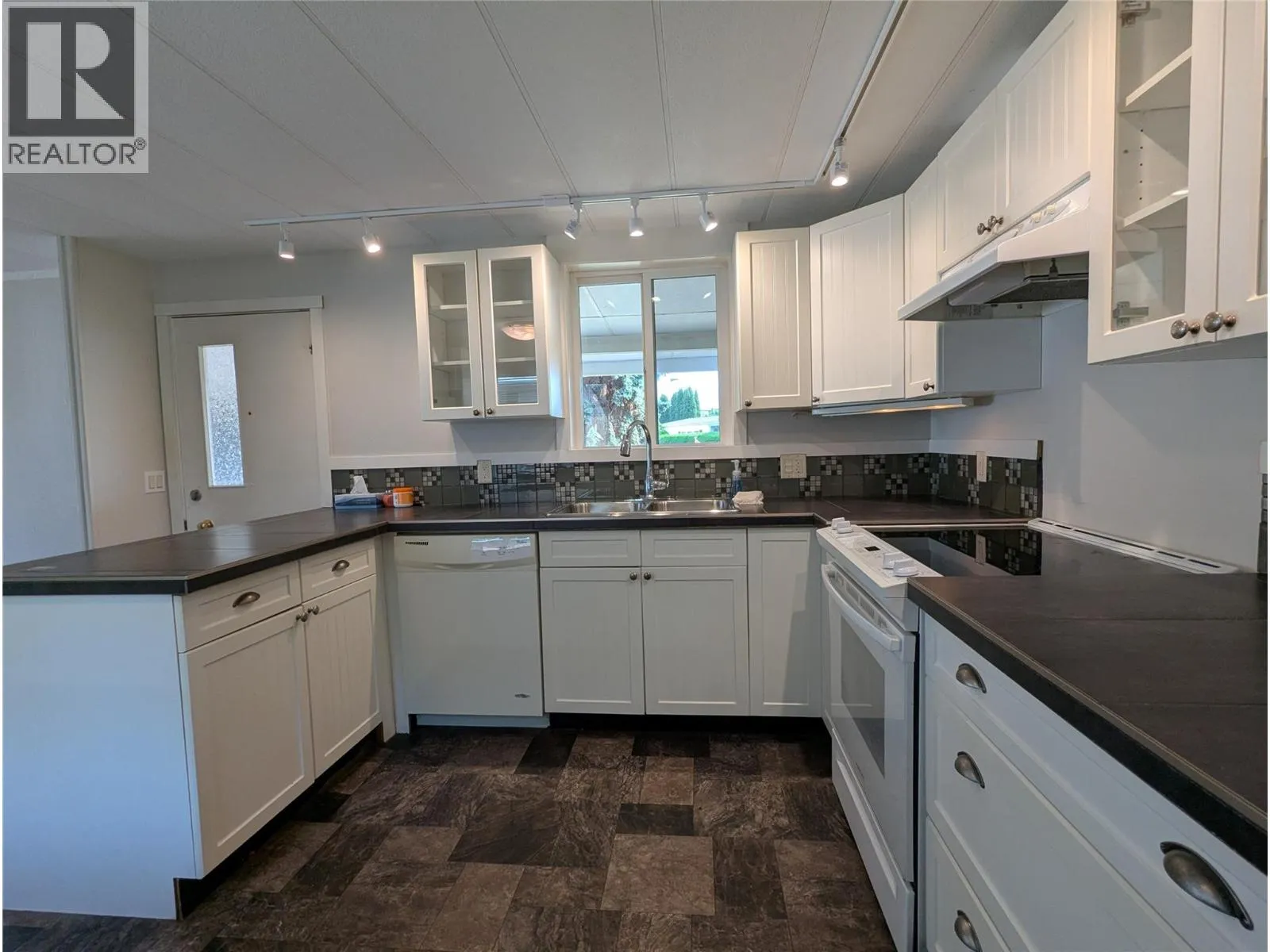 3535 Casorso Road Unit# 80