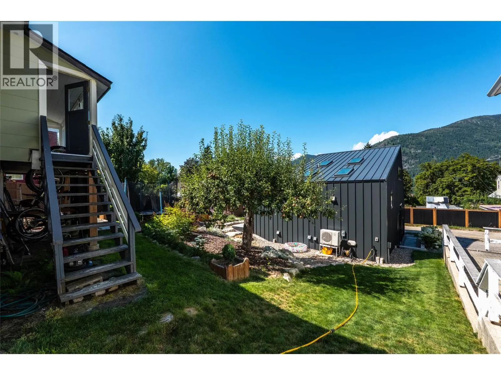 519 ROBSON Street