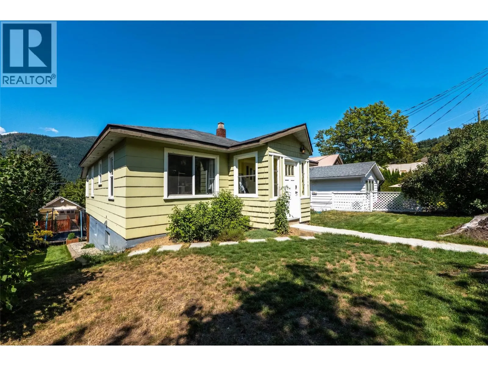 519 ROBSON Street