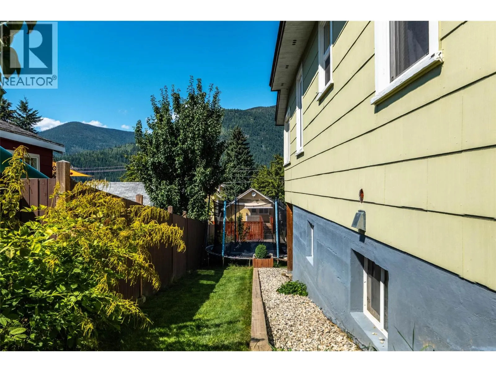 519 ROBSON Street