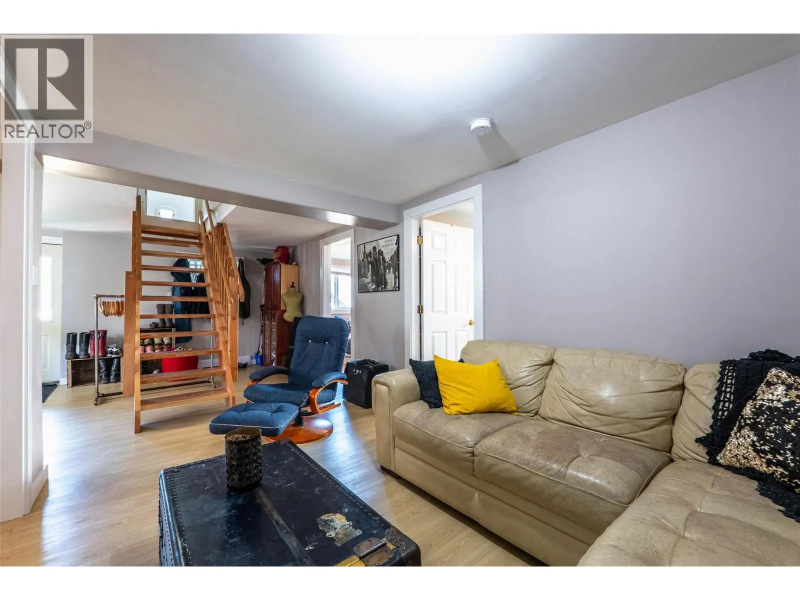 519 ROBSON Street