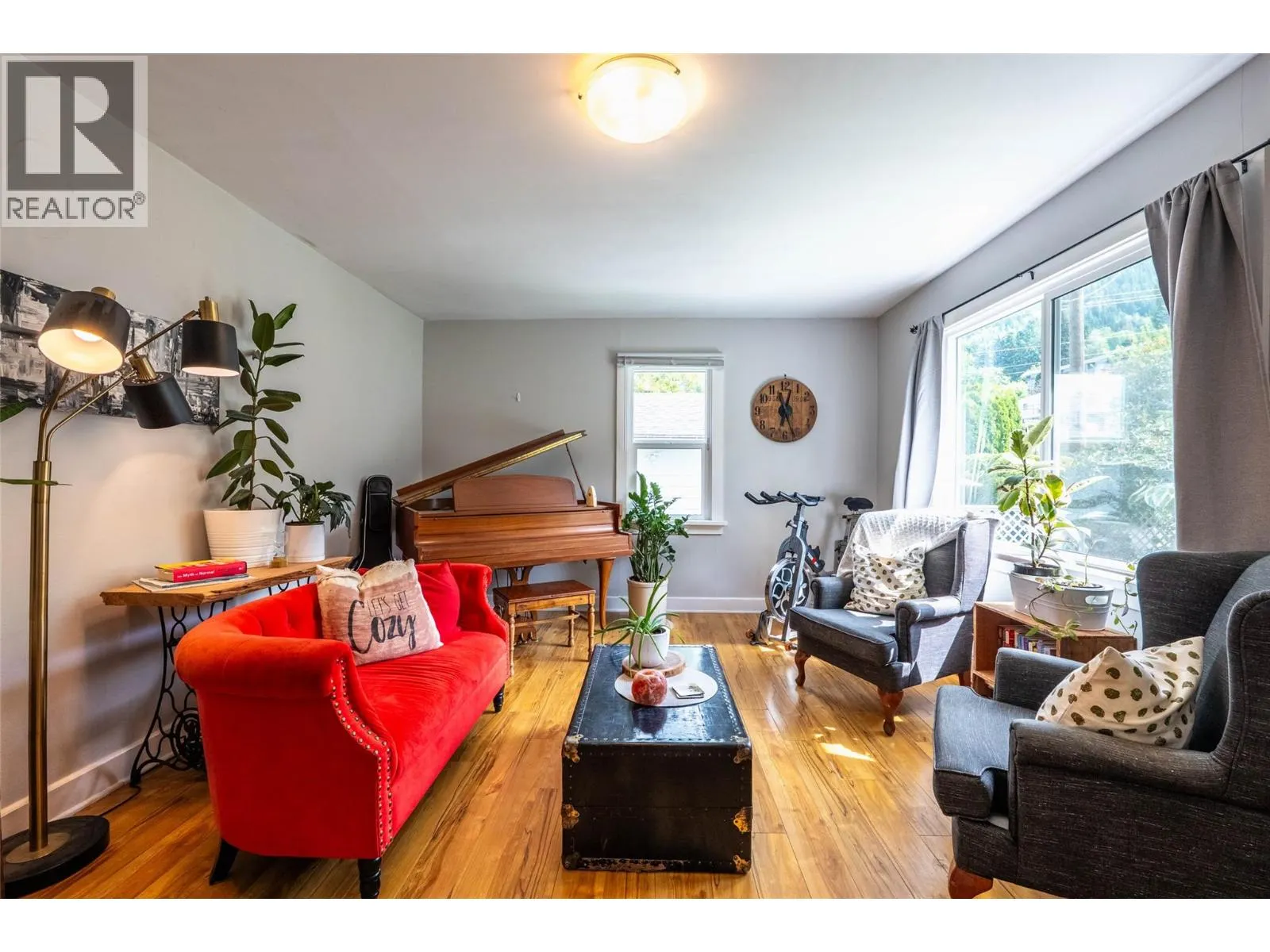519 ROBSON Street