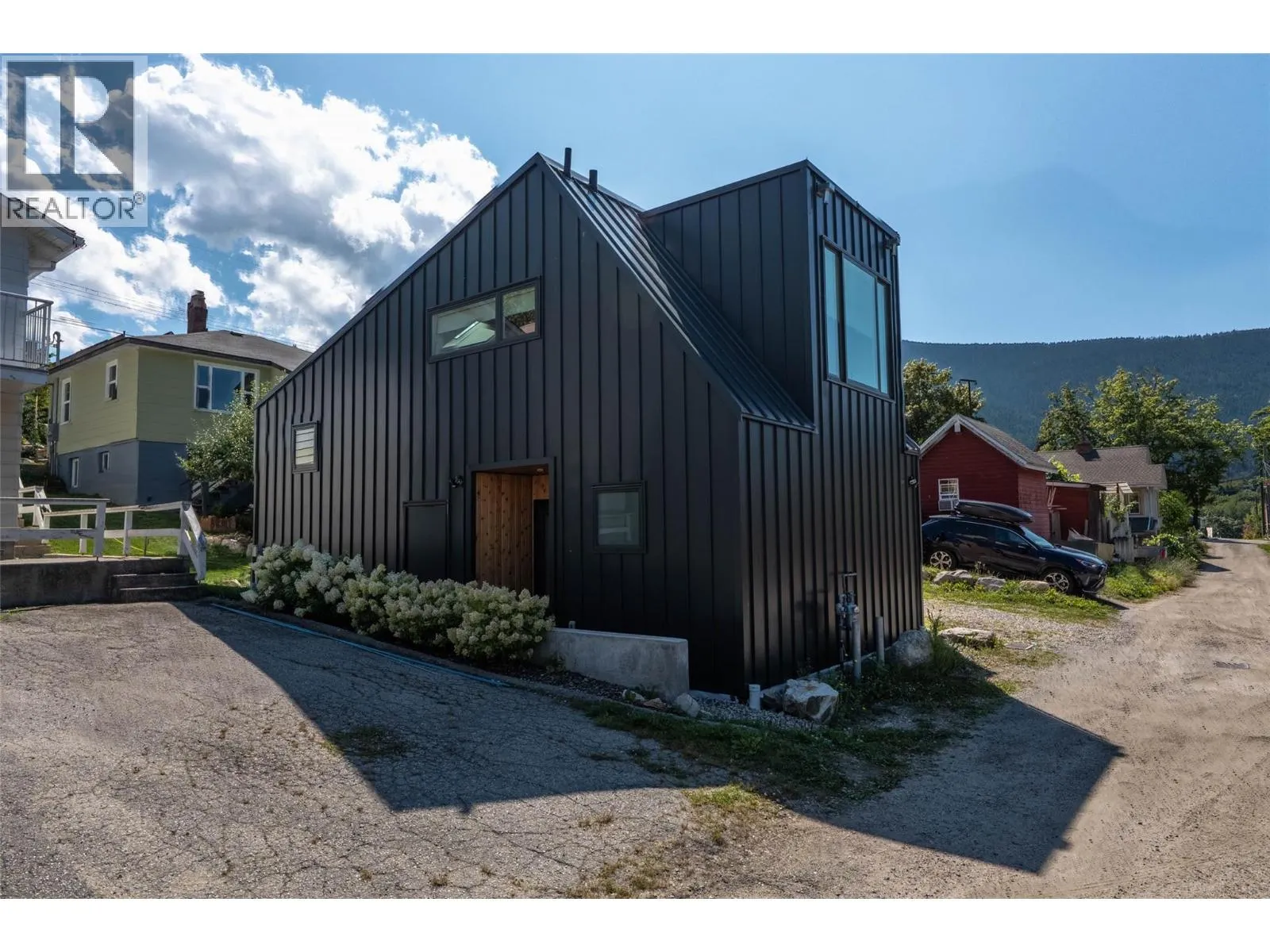 519 ROBSON Street