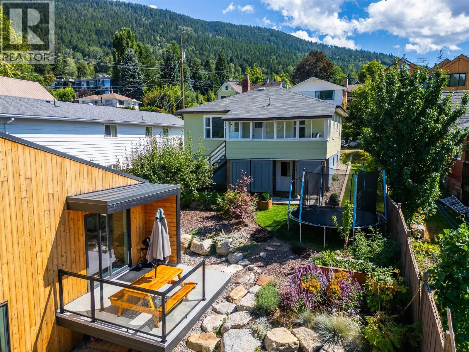 519 ROBSON Street