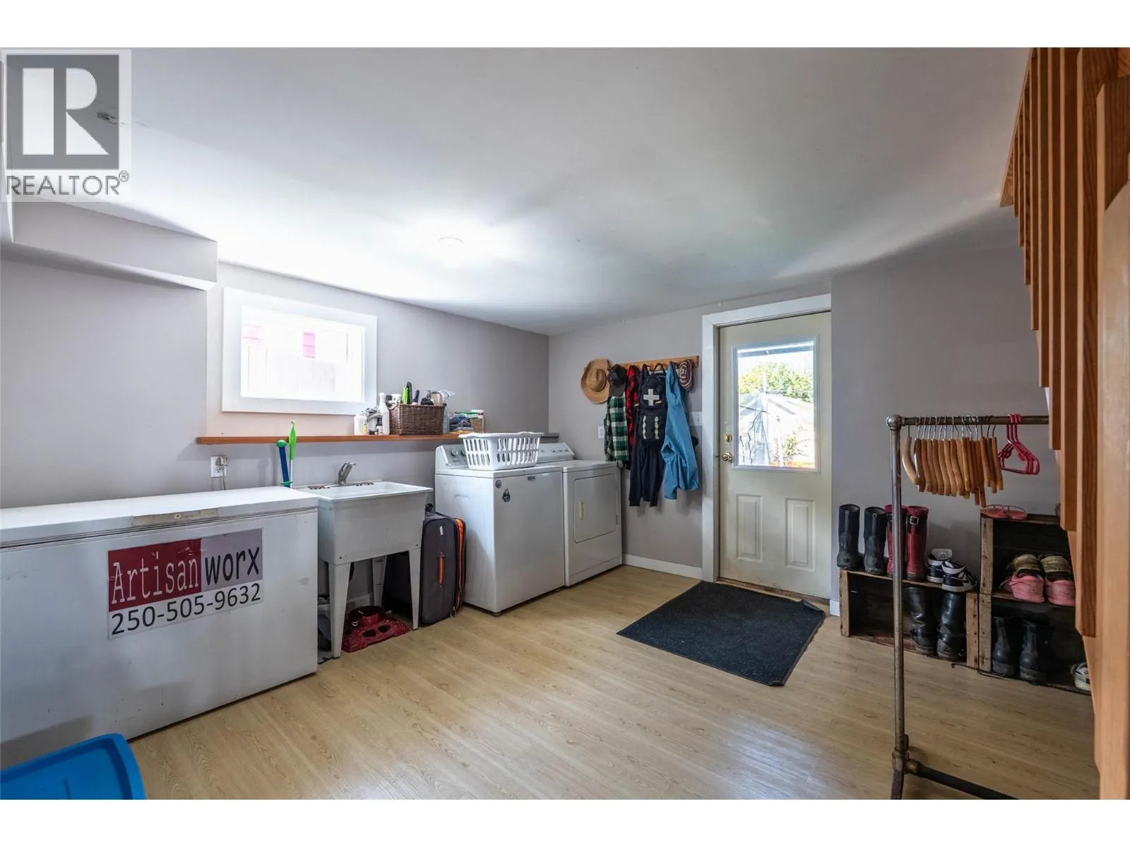 519 ROBSON Street