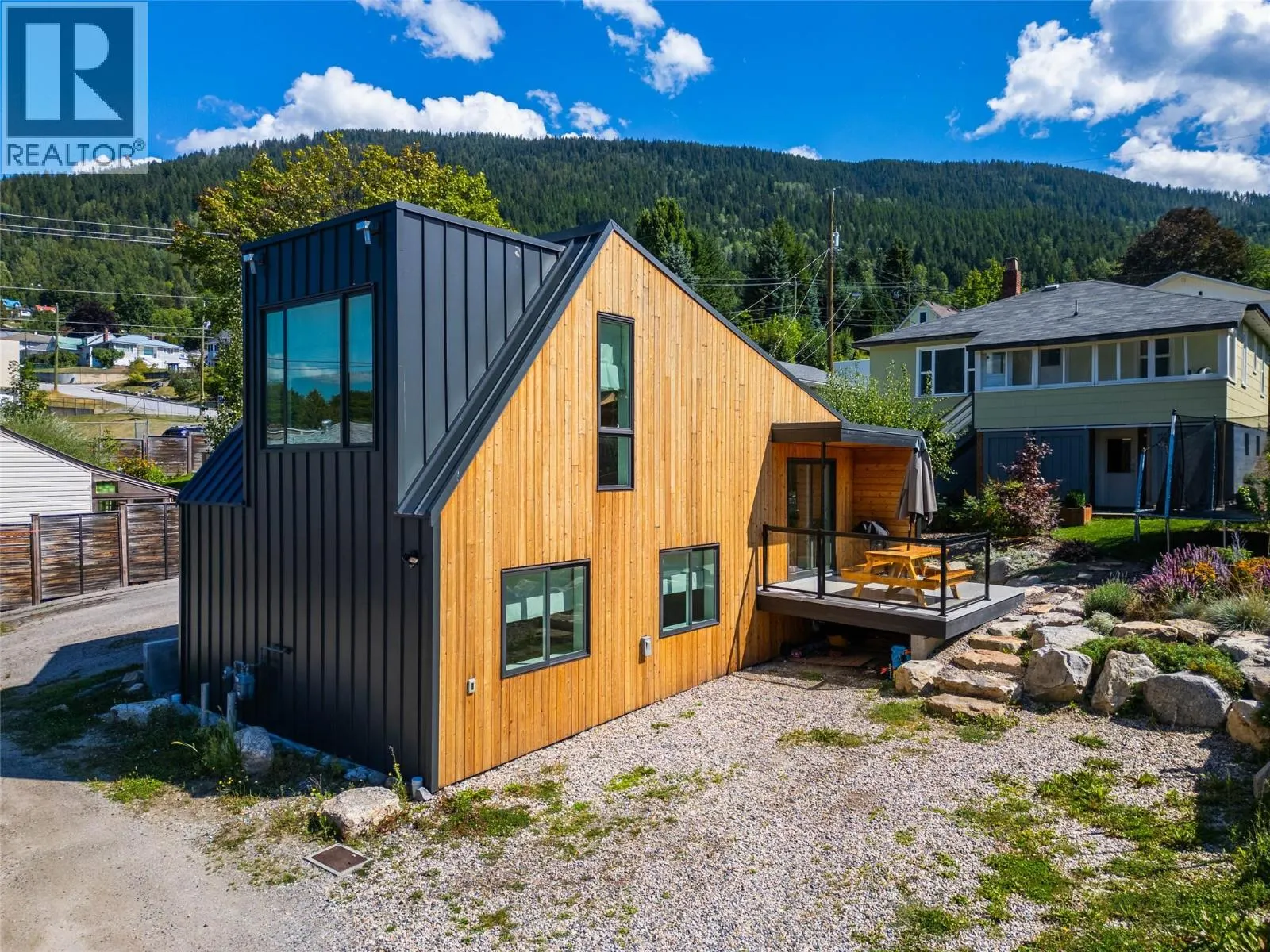 519 ROBSON Street