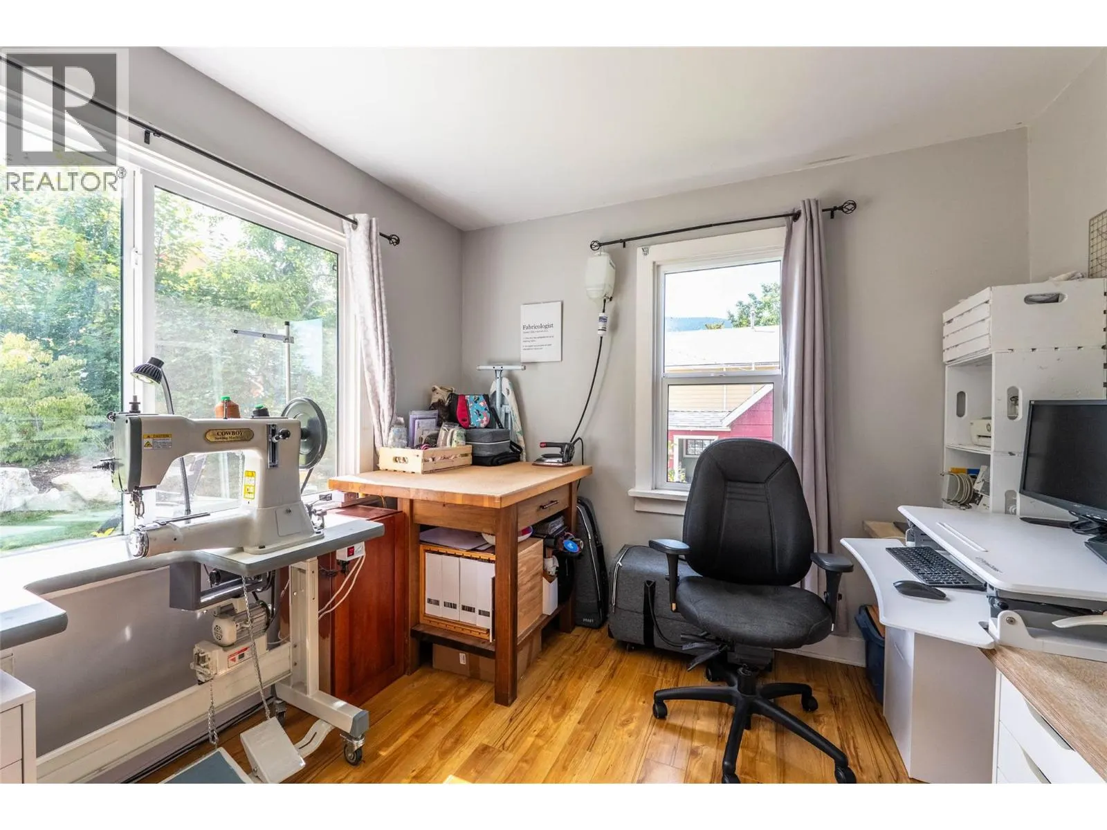 519 ROBSON Street