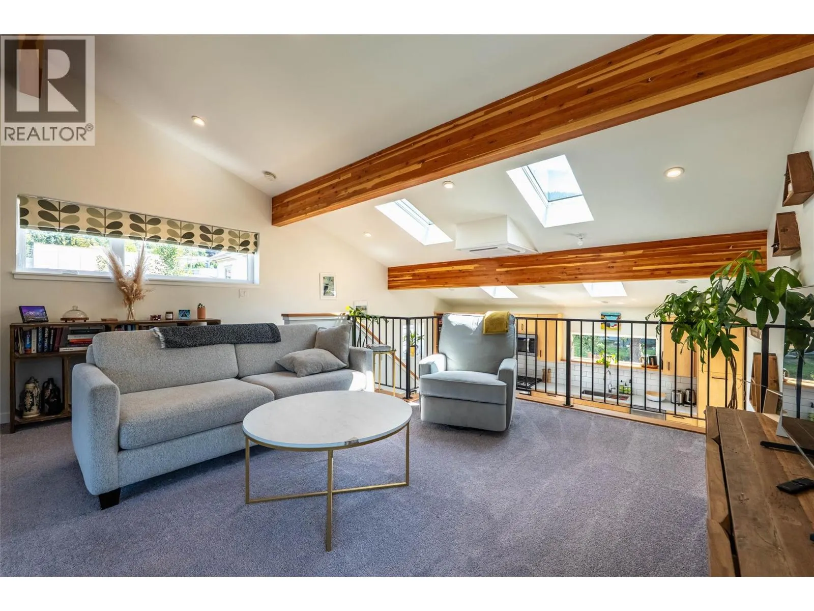 519 ROBSON Street