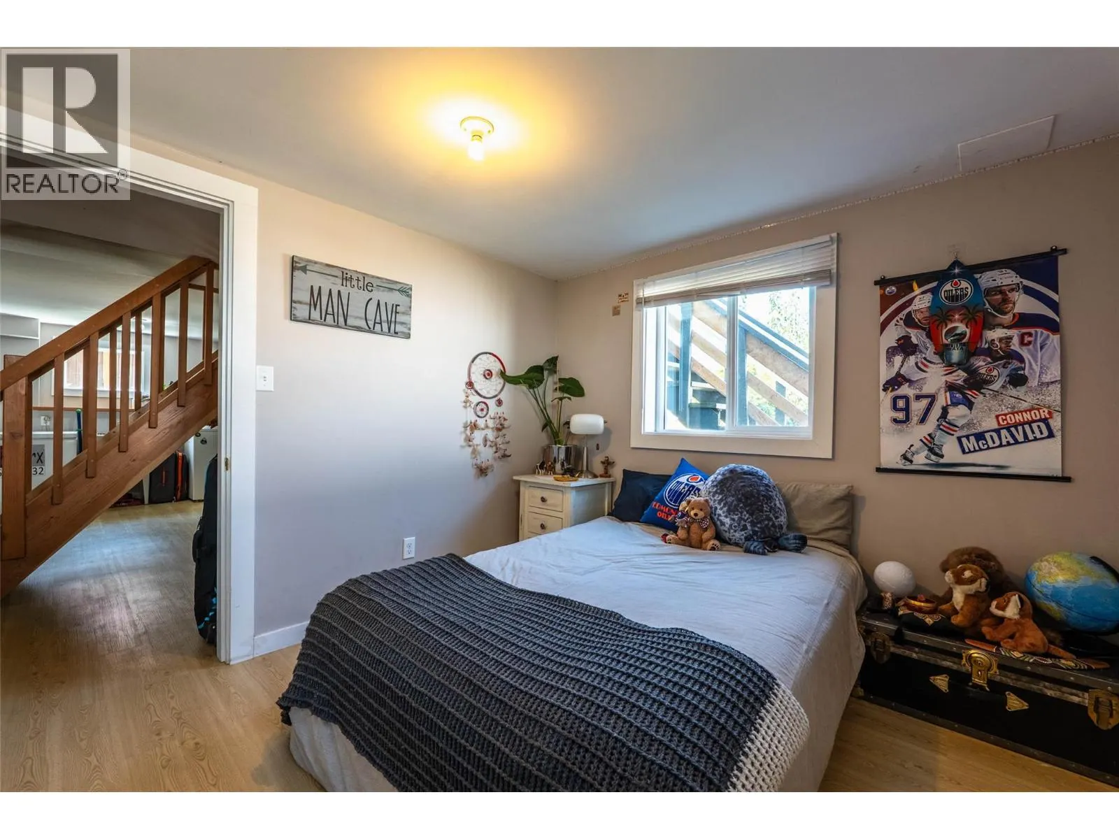 519 ROBSON Street