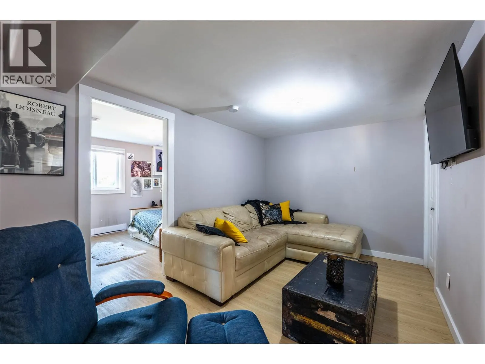 519 ROBSON Street