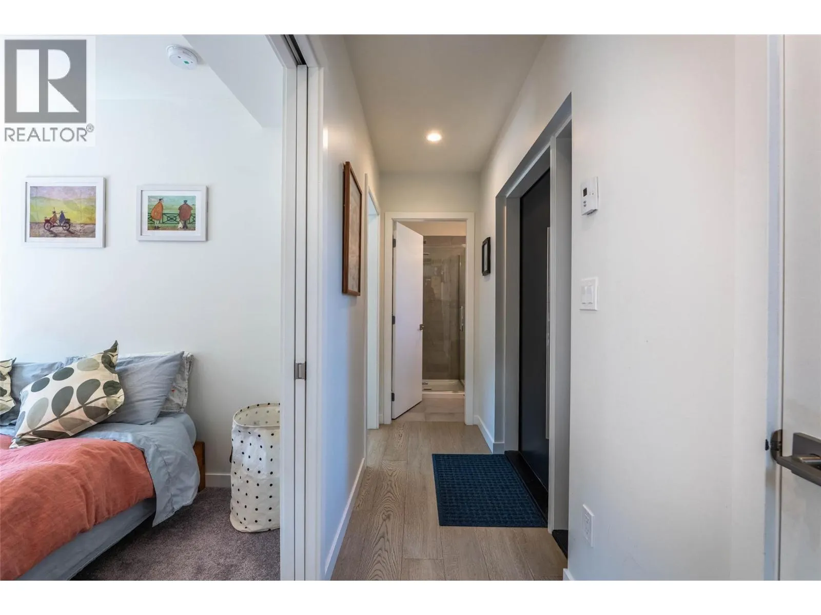 519 ROBSON Street