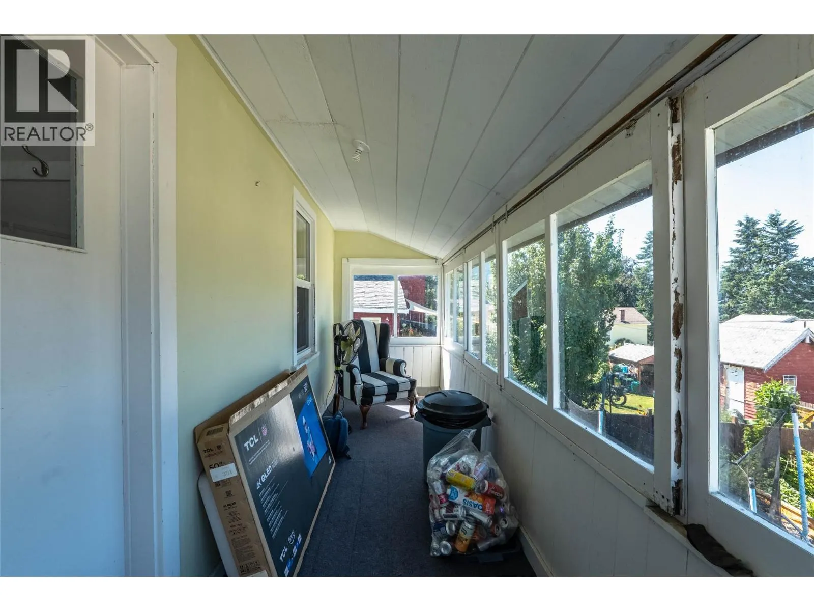 519 ROBSON Street