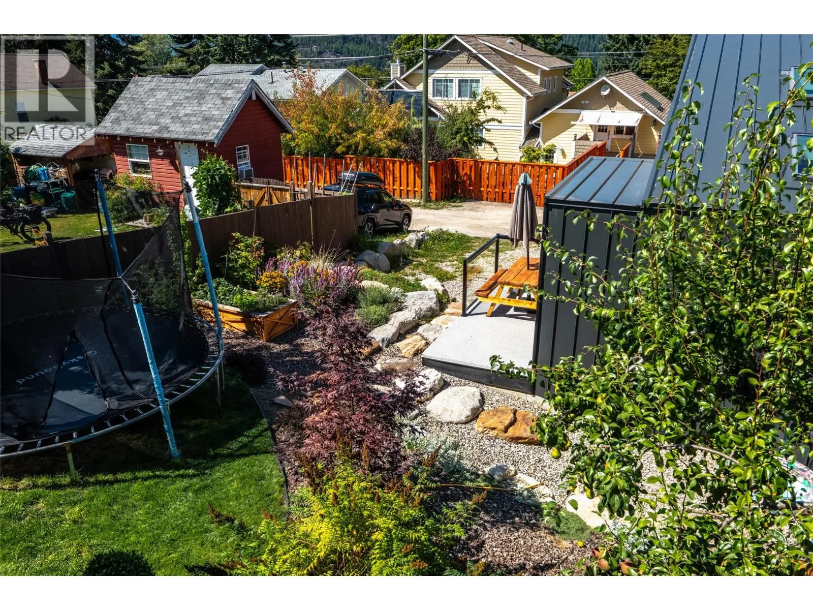 519 ROBSON Street