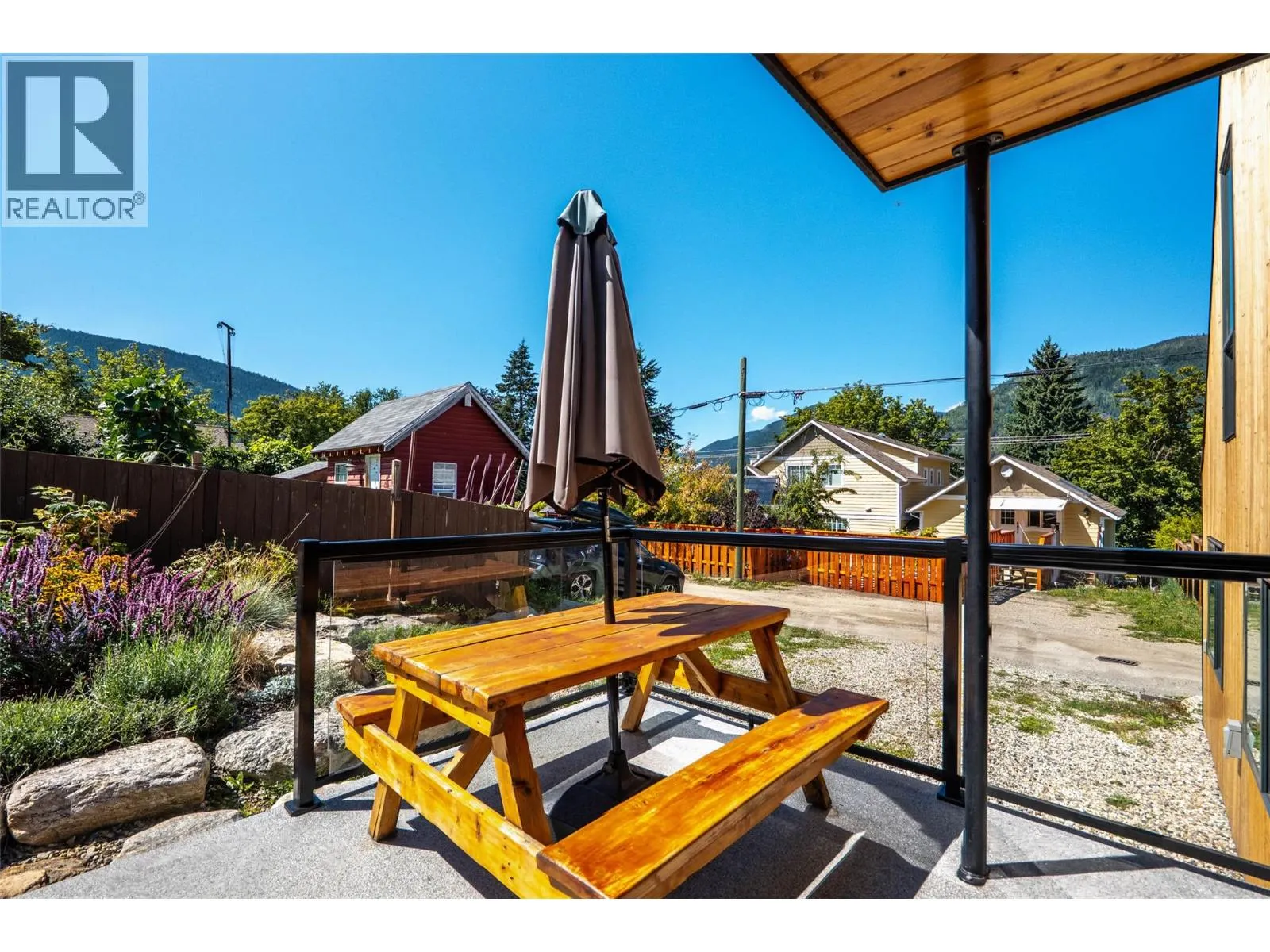 519 ROBSON Street
