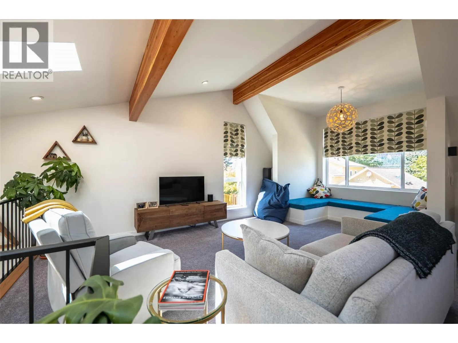 519 ROBSON Street