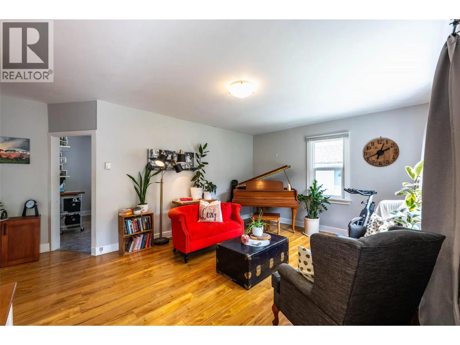 519 ROBSON Street