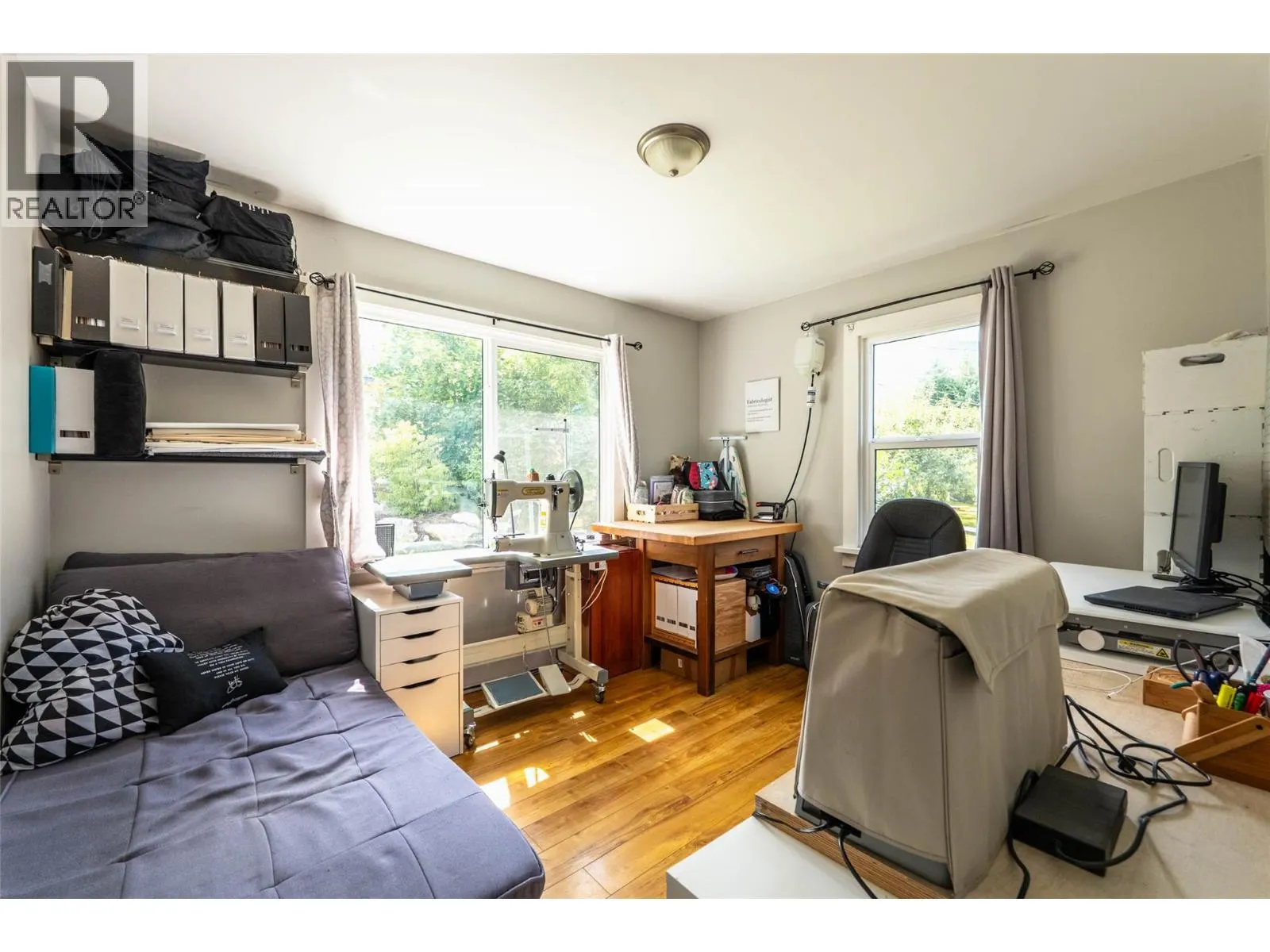 519 ROBSON Street