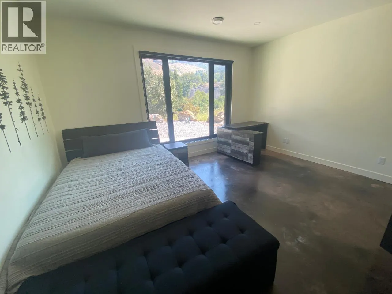 8660 RIVERSIDE Drive