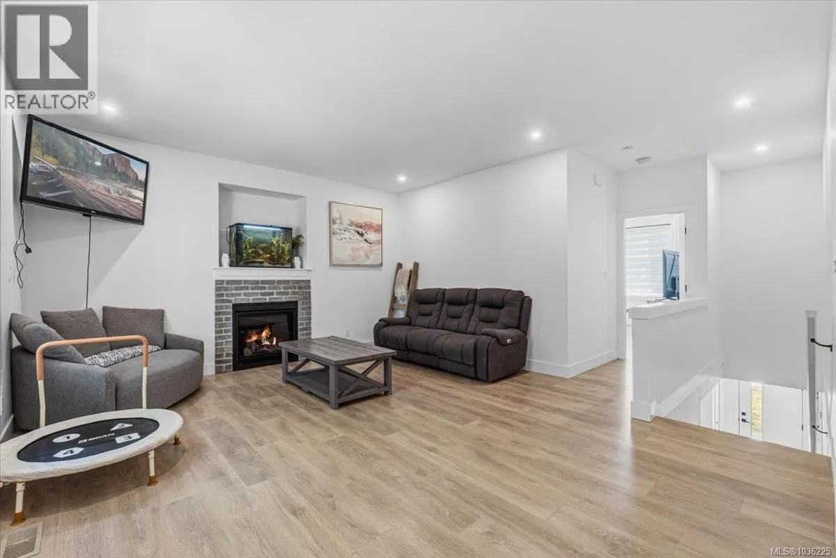 386 Avaani Way