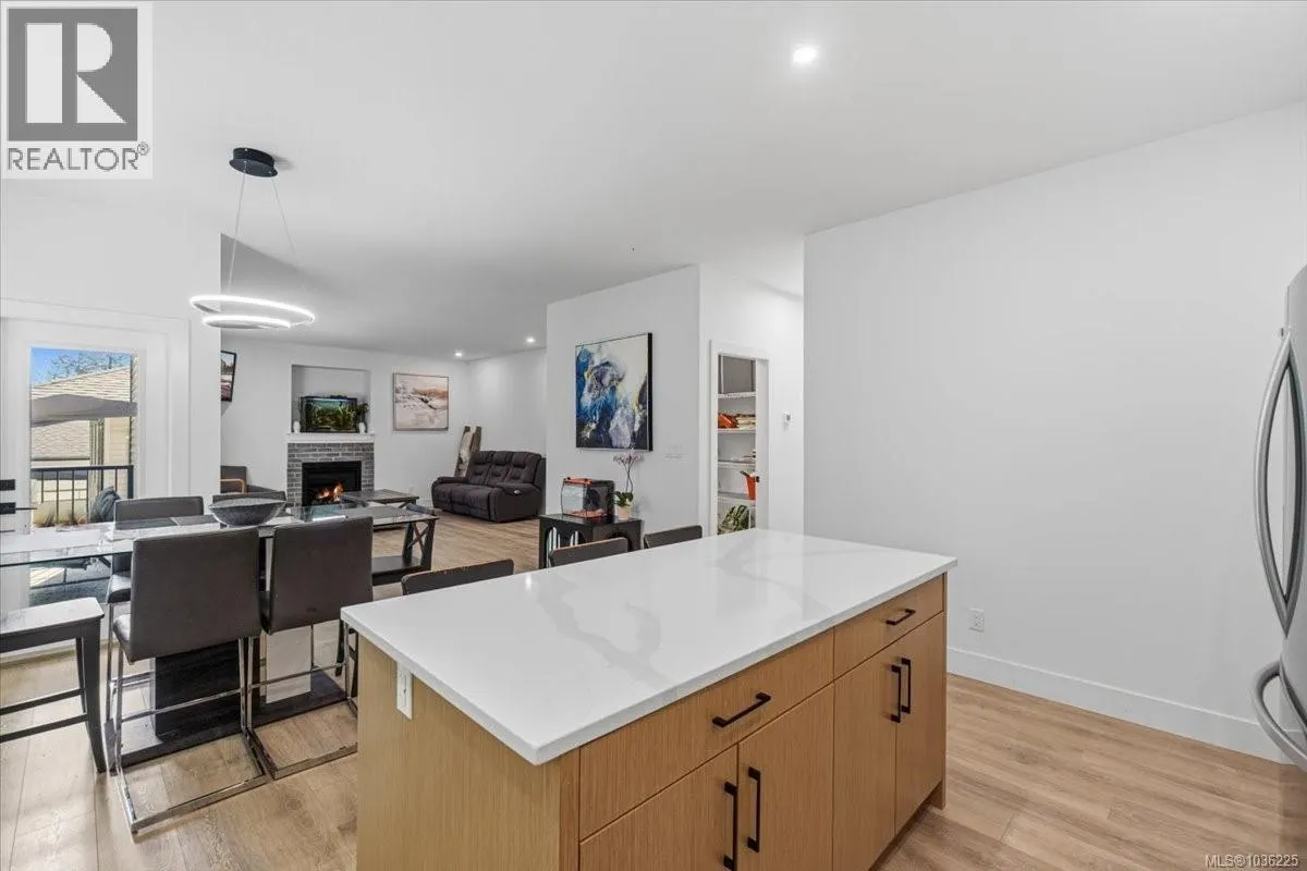 386 Avaani Way
