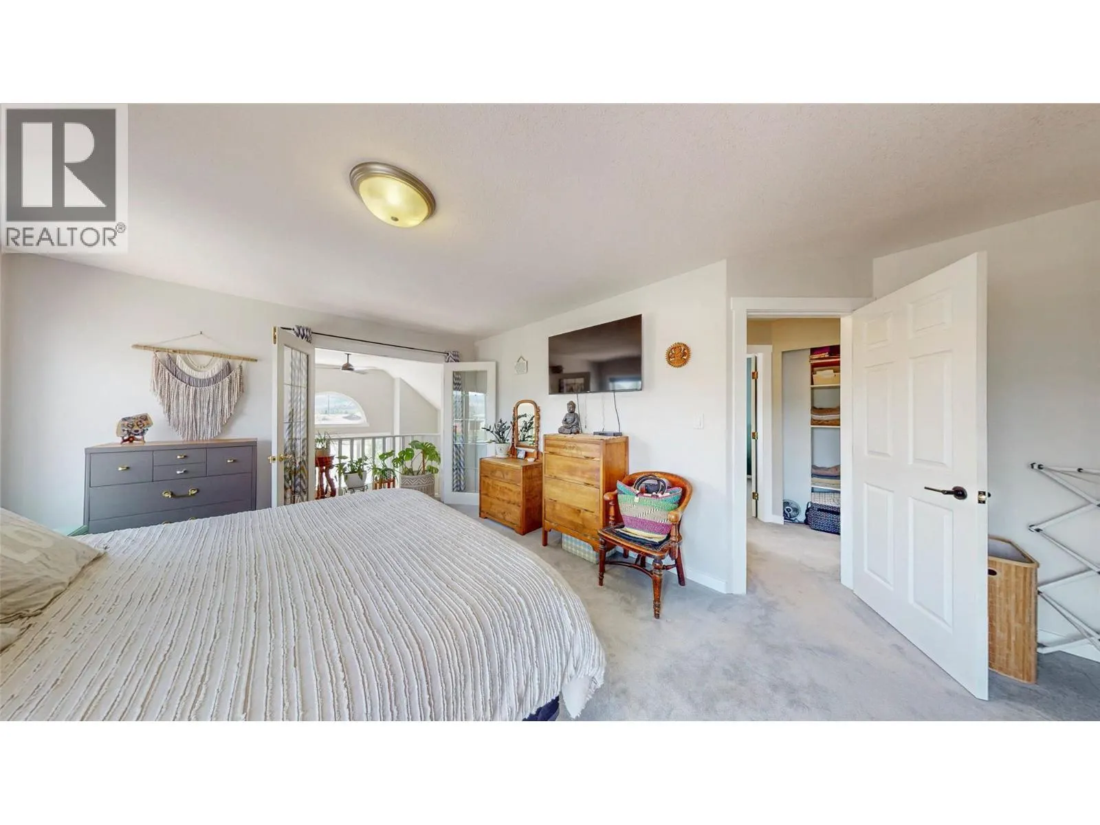 5896 FAIRVIEW Place
