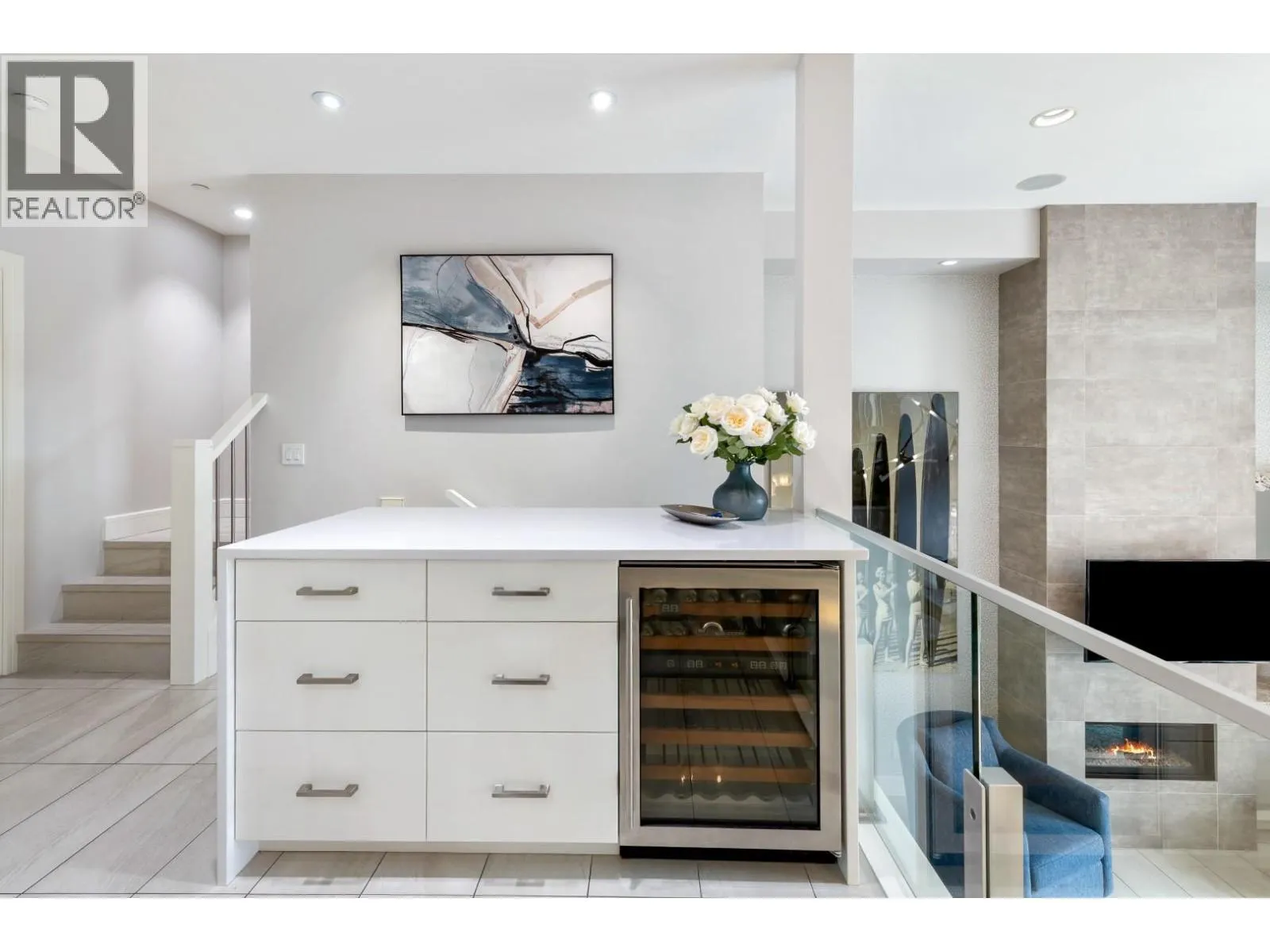 3756 Lakeshore Road Unit# 4