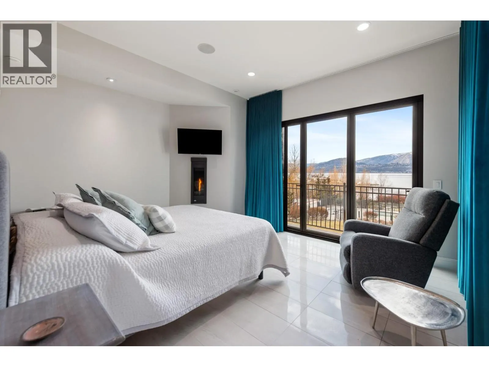 3756 Lakeshore Road Unit# 4