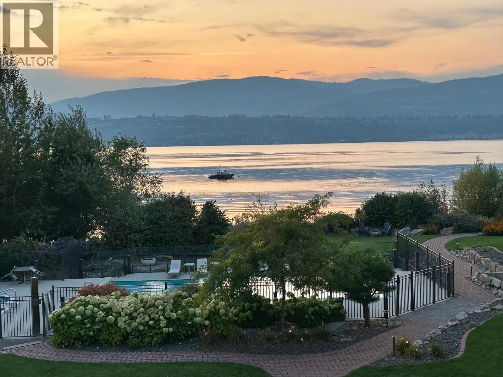 3756 Lakeshore Road Unit# 4