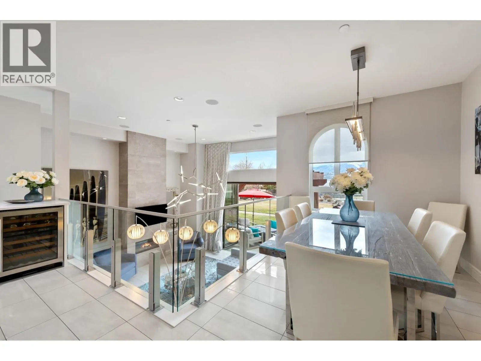 3756 Lakeshore Road Unit# 4