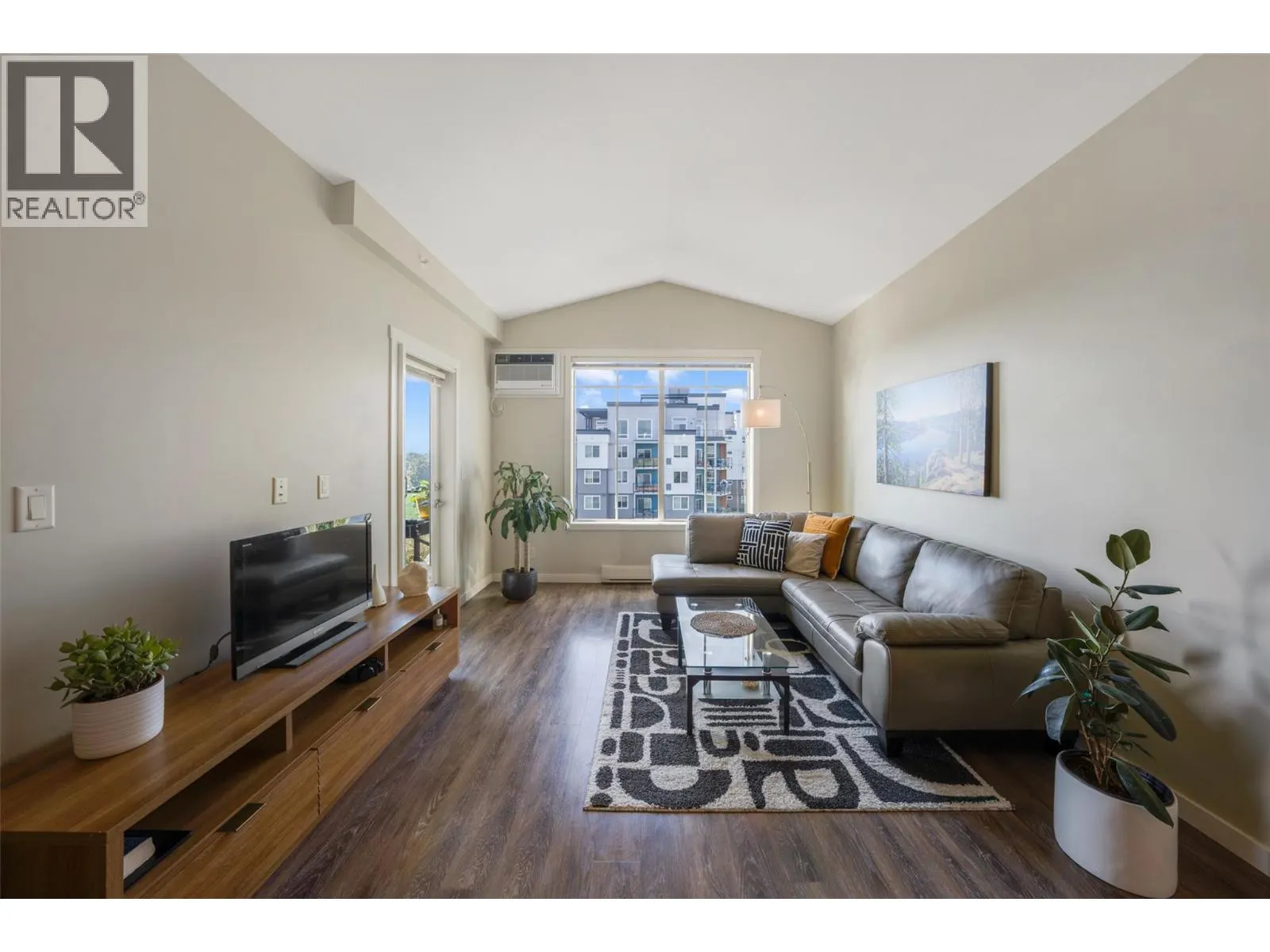 3733 Casorso Road Unit# 407