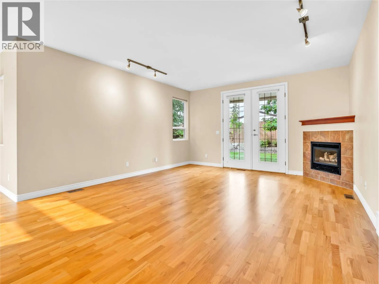240 YORKTON Avenue Unit# 104