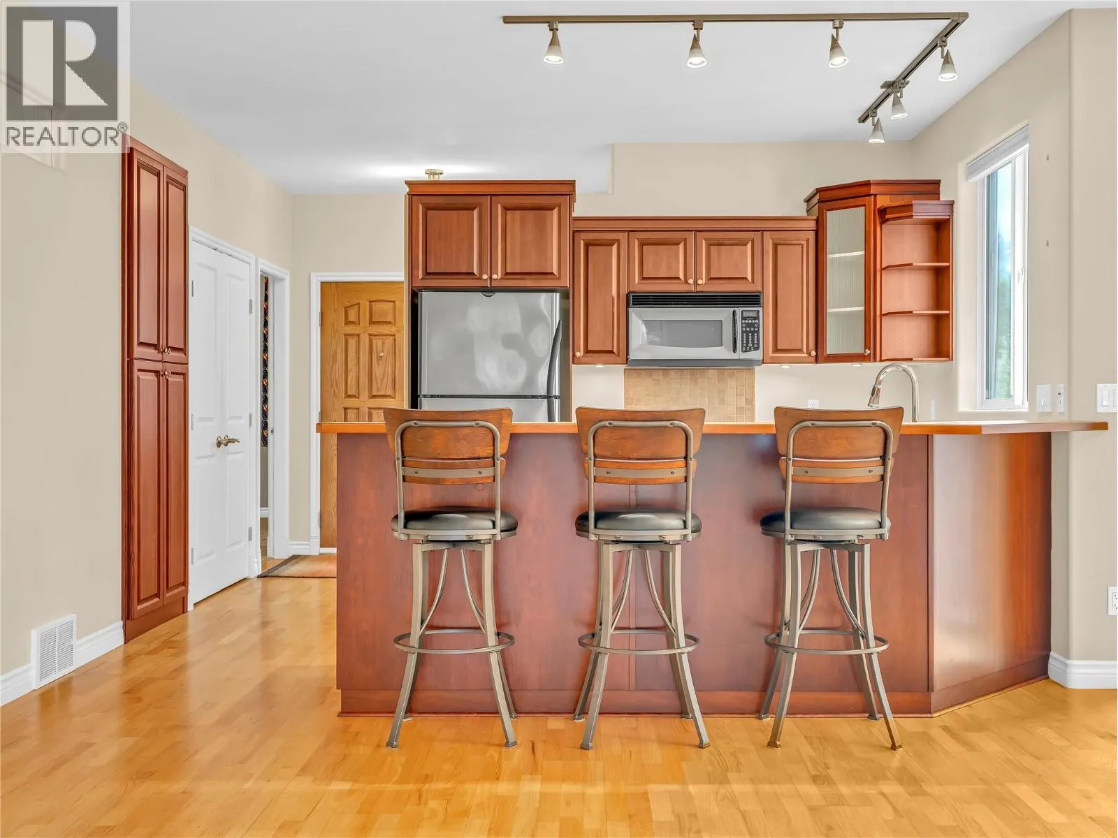 240 YORKTON Avenue Unit# 104