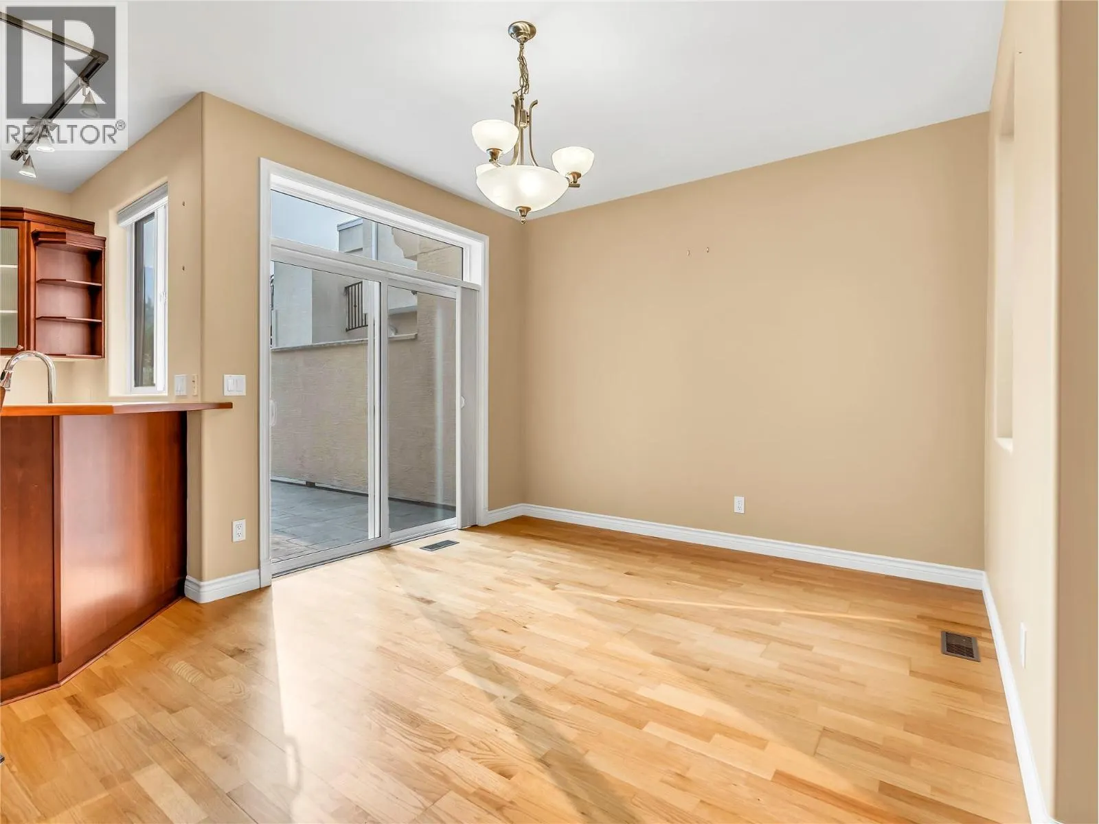 240 YORKTON Avenue Unit# 104