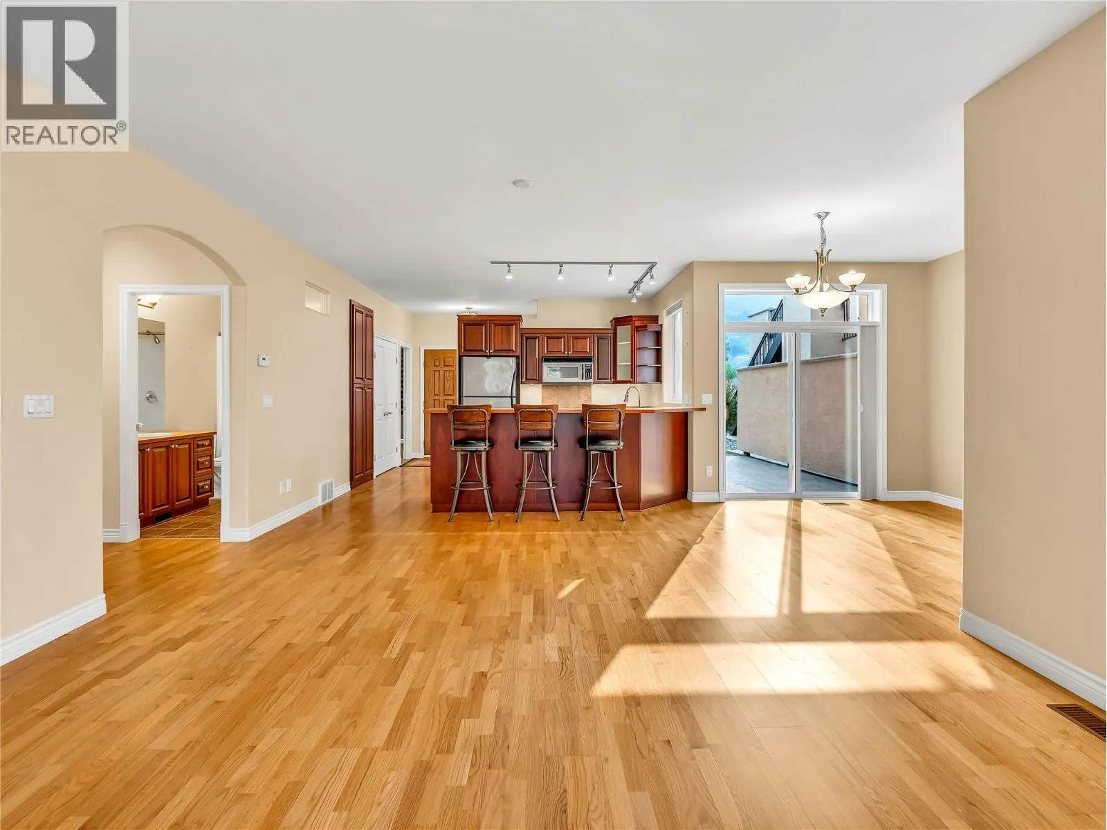 240 YORKTON Avenue Unit# 104