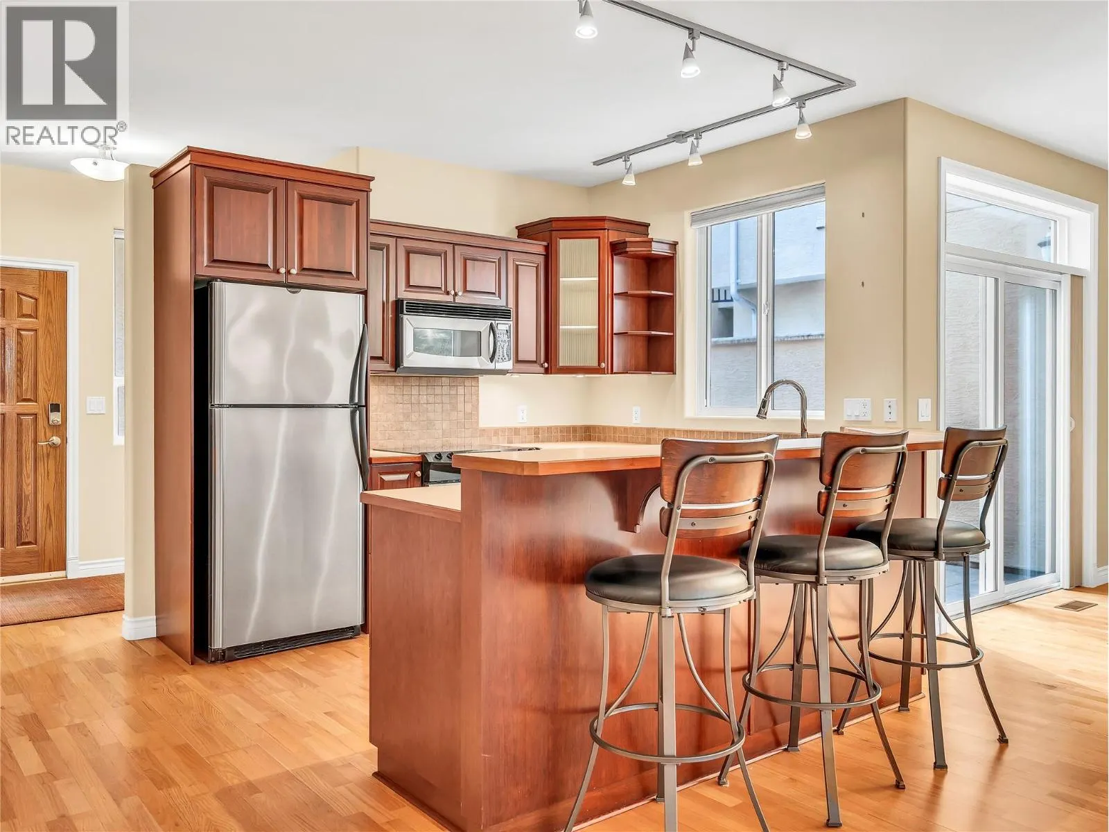240 YORKTON Avenue Unit# 104