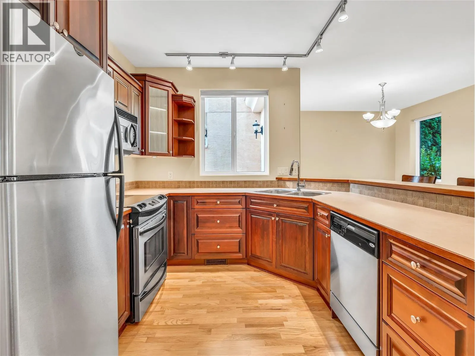240 YORKTON Avenue Unit# 104