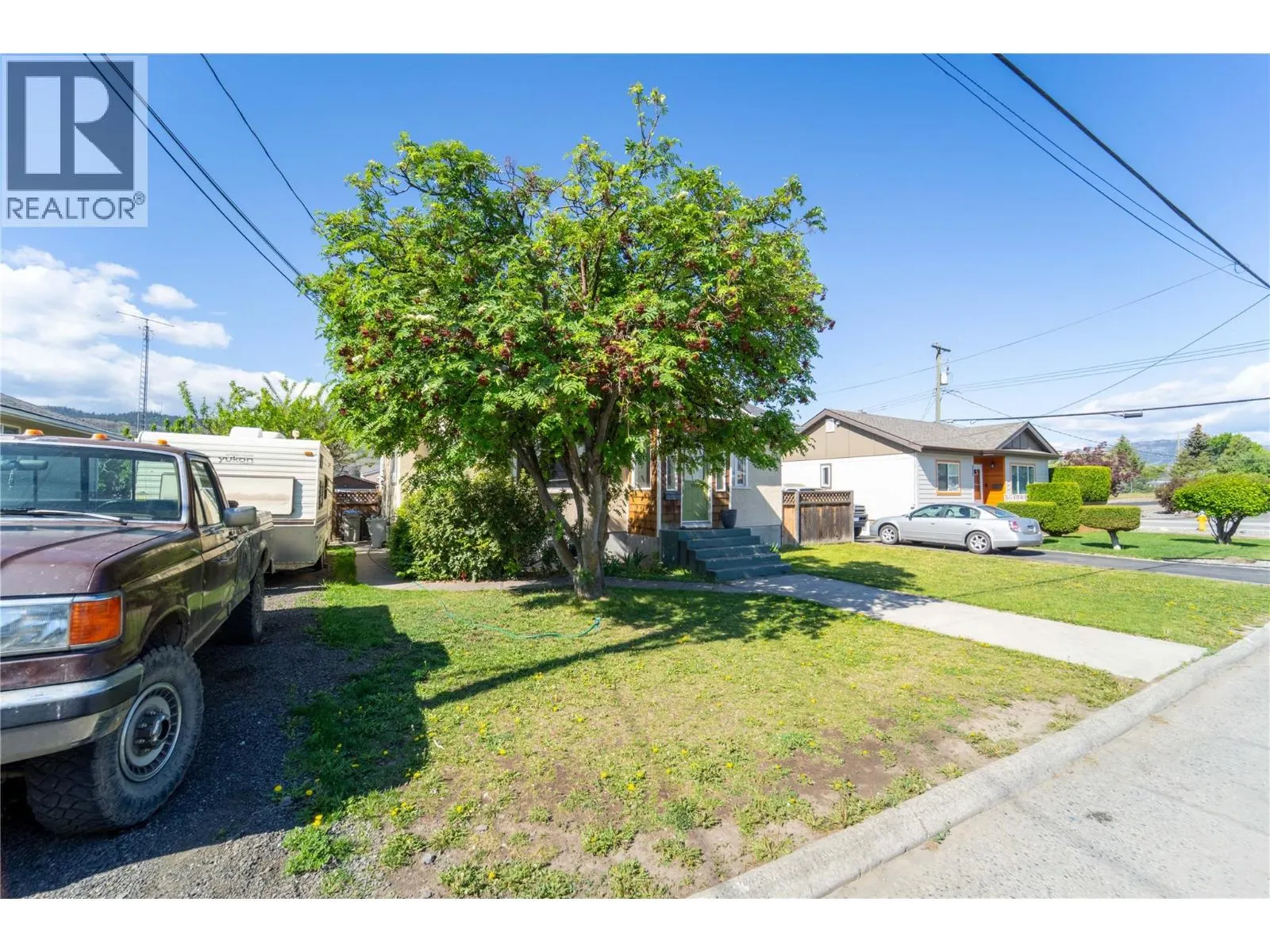 551 LINDEN Avenue