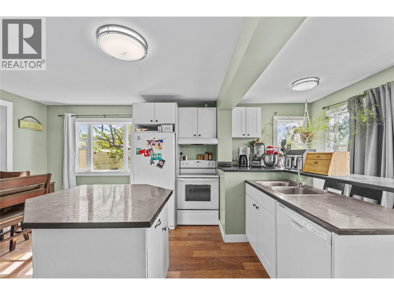 551 LINDEN Avenue