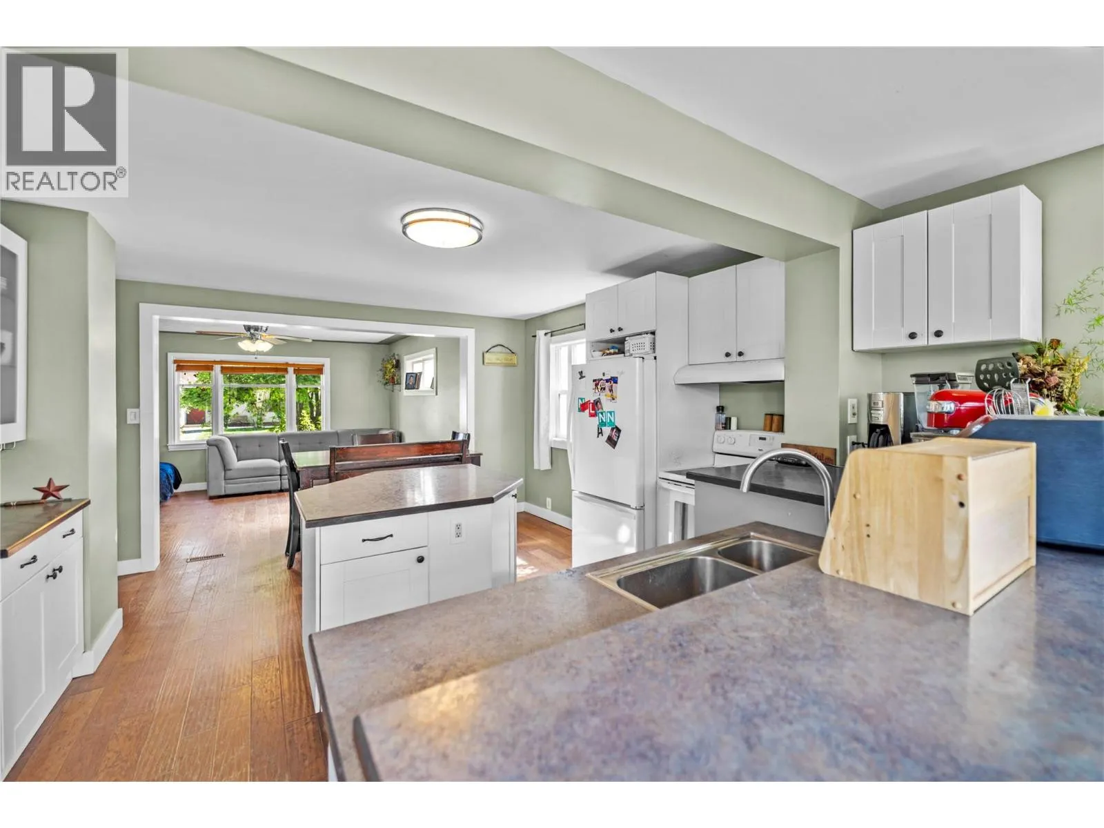 551 LINDEN Avenue