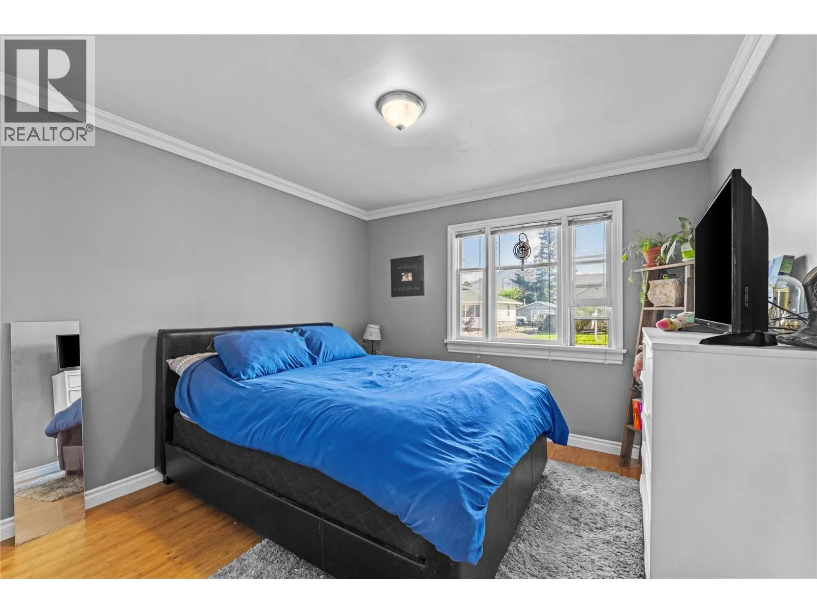 551 LINDEN Avenue