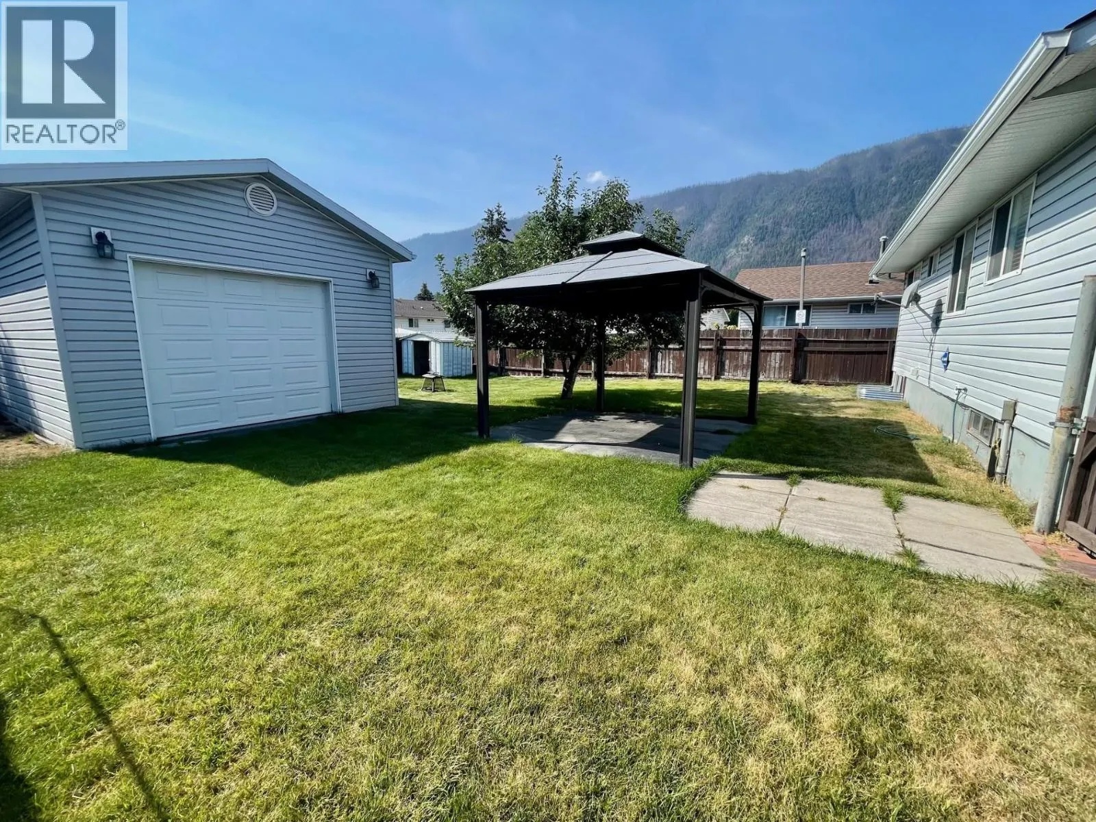415 White Birch Crescent