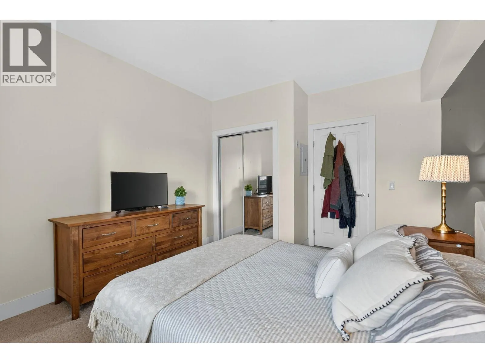 2532 Shoreline Drive Unit# 205