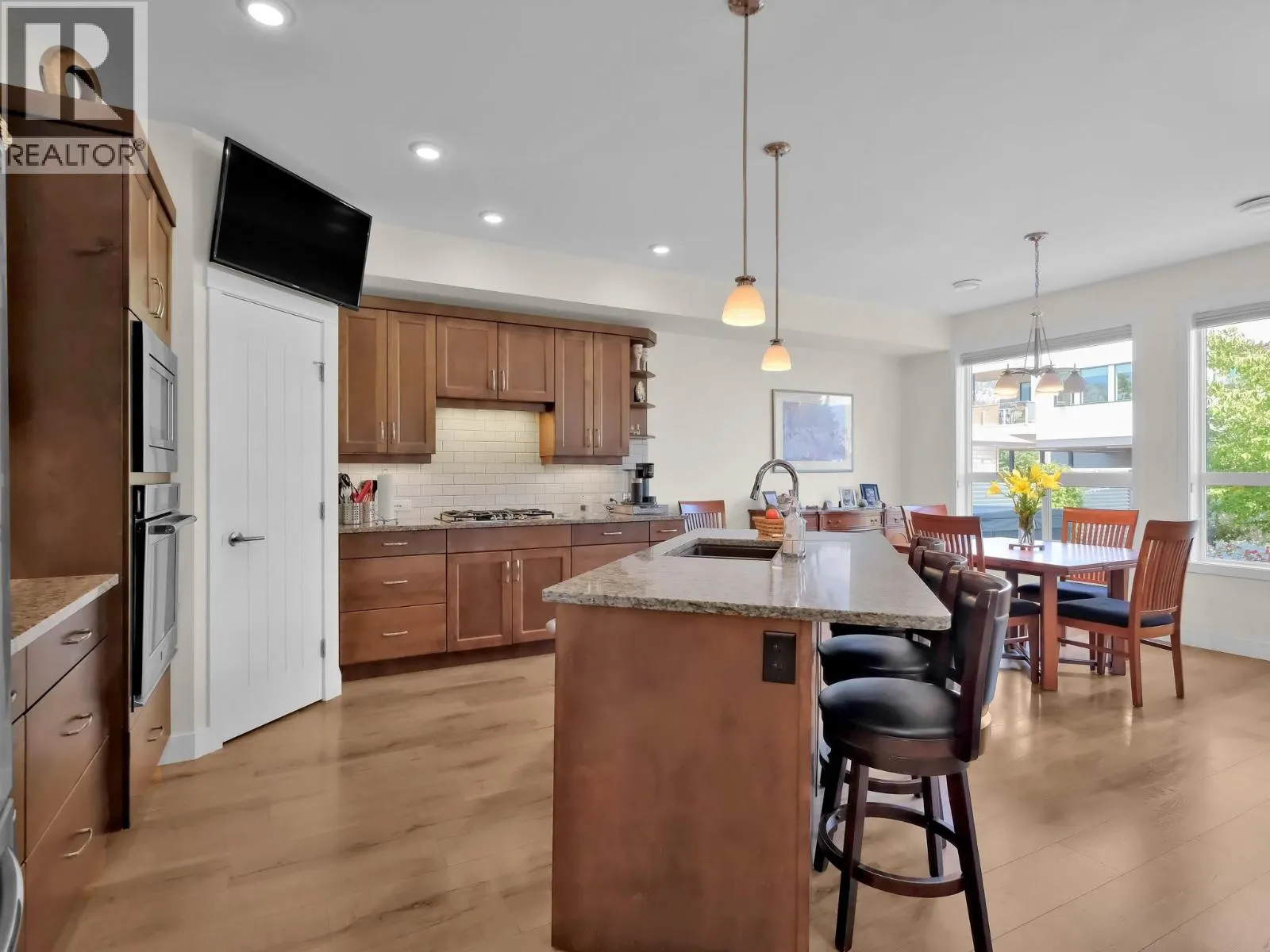 1011 Dynes Avenue
