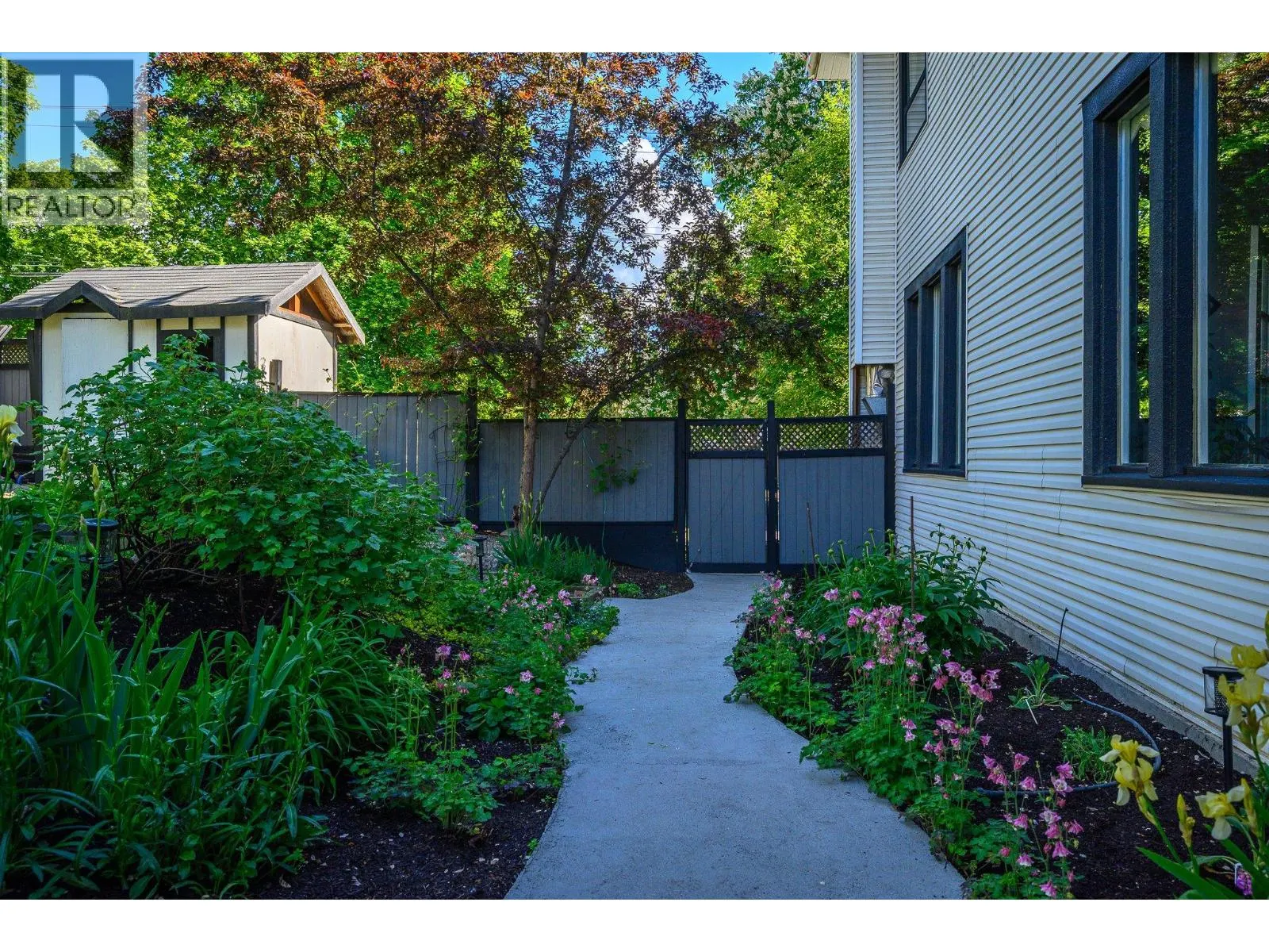 1805 32 Avenue