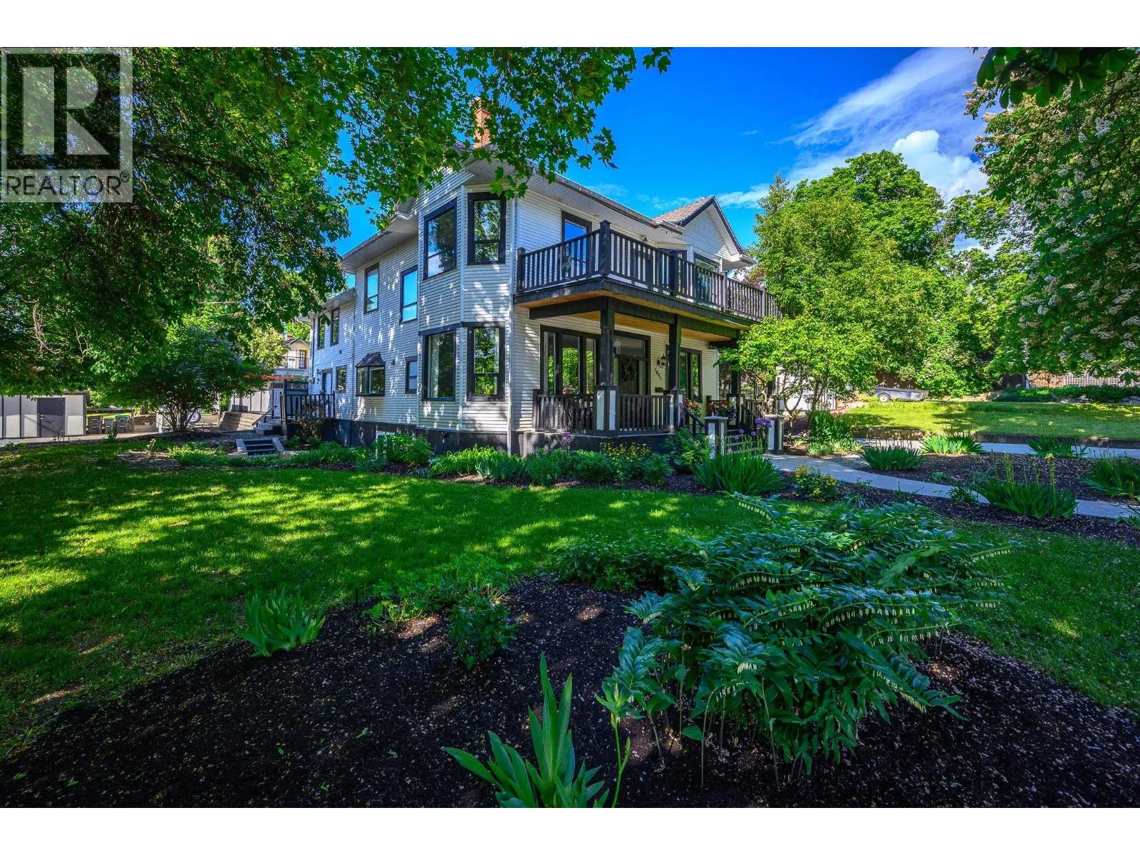 1805 32 Avenue