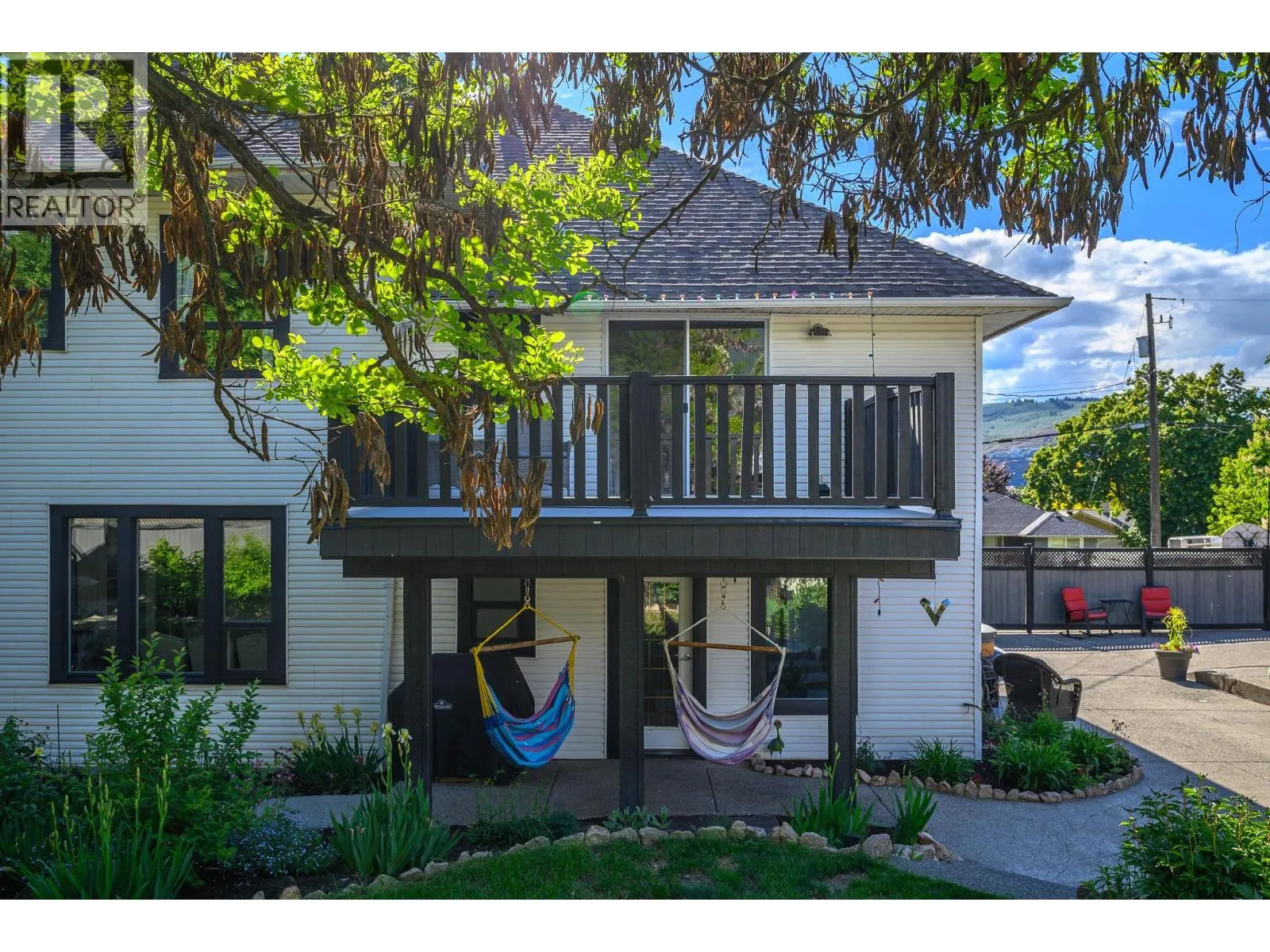 1805 32 Avenue