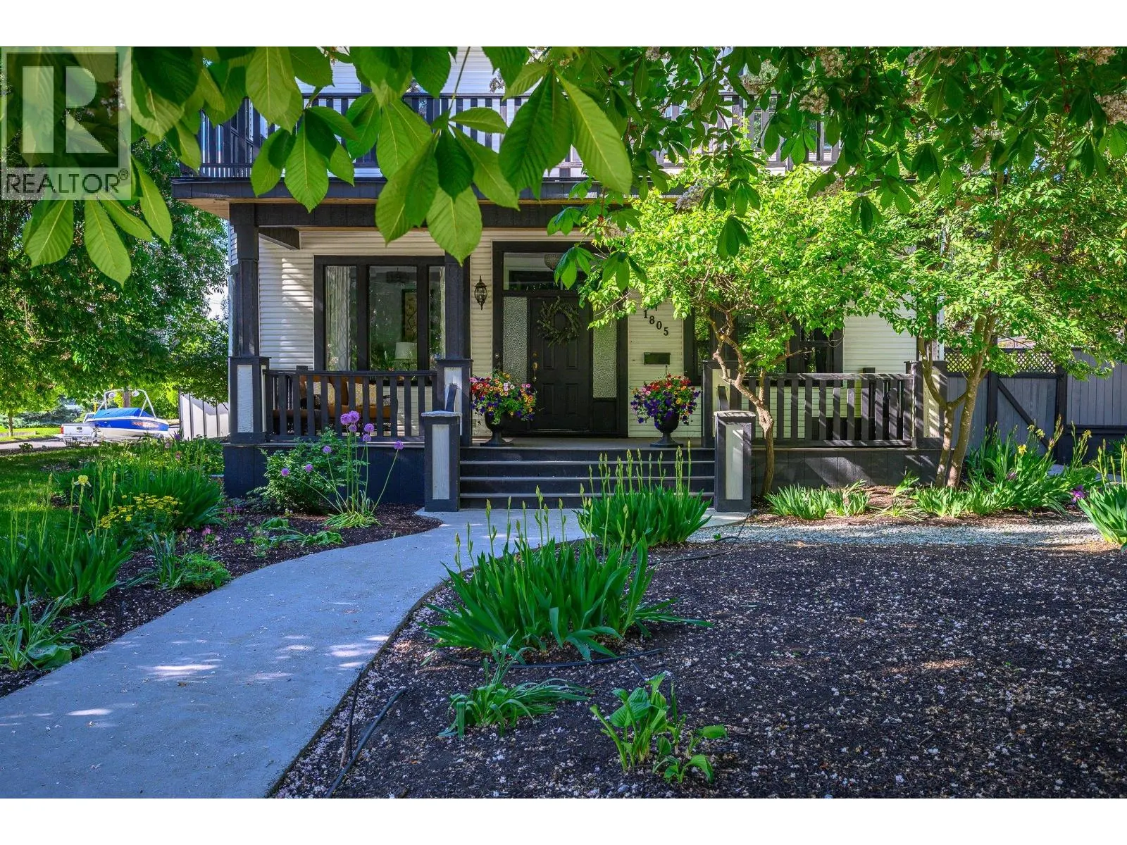 1805 32 Avenue