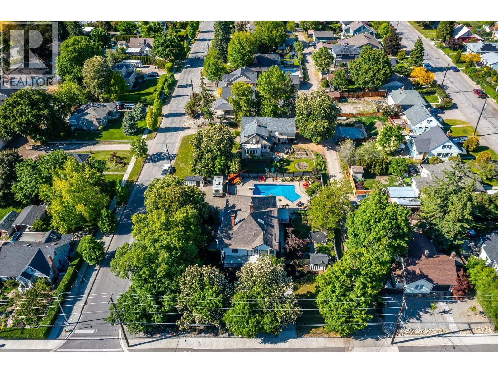 1805 32 Avenue